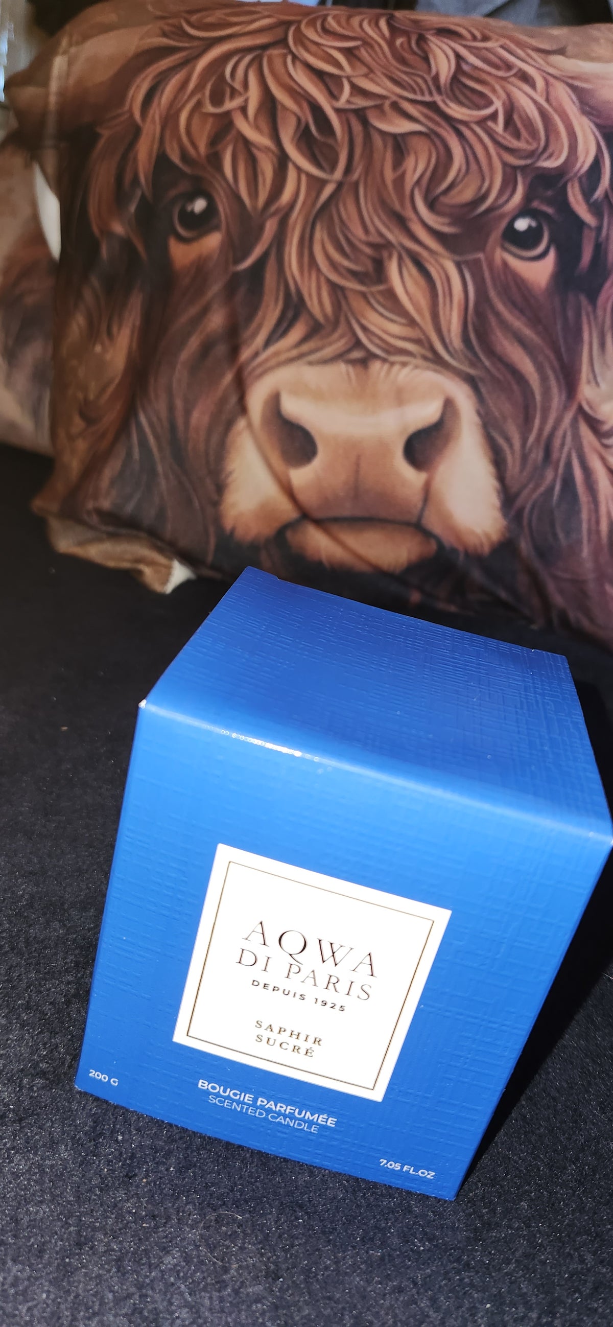 Bougies AQwa di paris la.jaunne vanille dorée 1 exemplaire.la bleu saphir sucré 2 exemplaires  la noir oud mystique 1 exemplaire