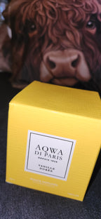 Bougies AQwa di paris la.jaunne vanille dorée 1 exemplaire.la bleu saphir sucré 2 exemplaires  la noir oud mystique 1 exemplaire