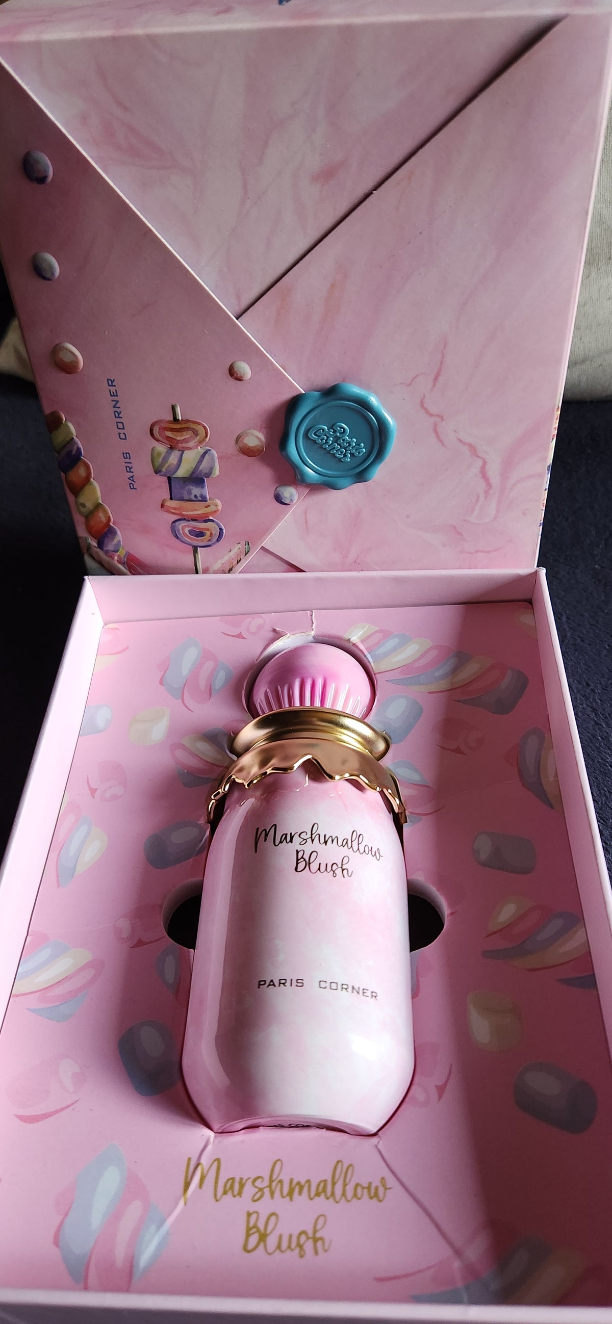 Marshmallow blush Paris corner